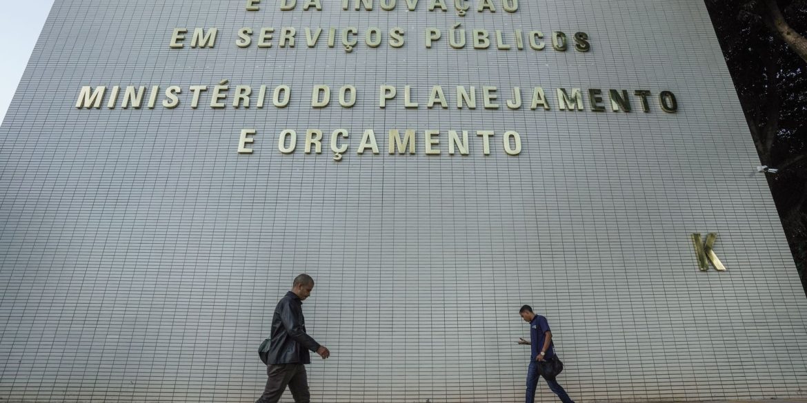 gasto-com-pessoal-e-beneficios-fiscais-terao-limite-a-partir-de-2027