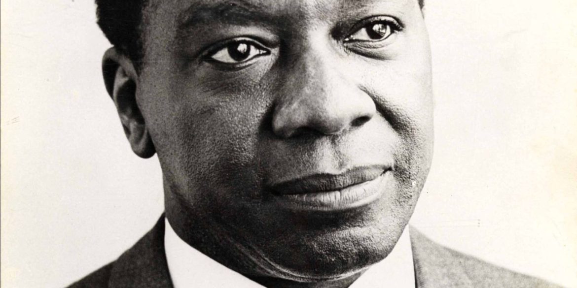 com-milton-santos,-fliaraxa-coloca-a-literatura-no-centro-do-mundo